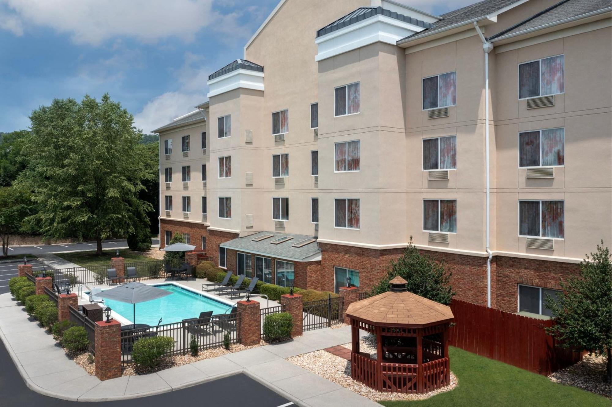 Fairfield Inn & Suites Roanoke Hollins/I-81 Exterior foto